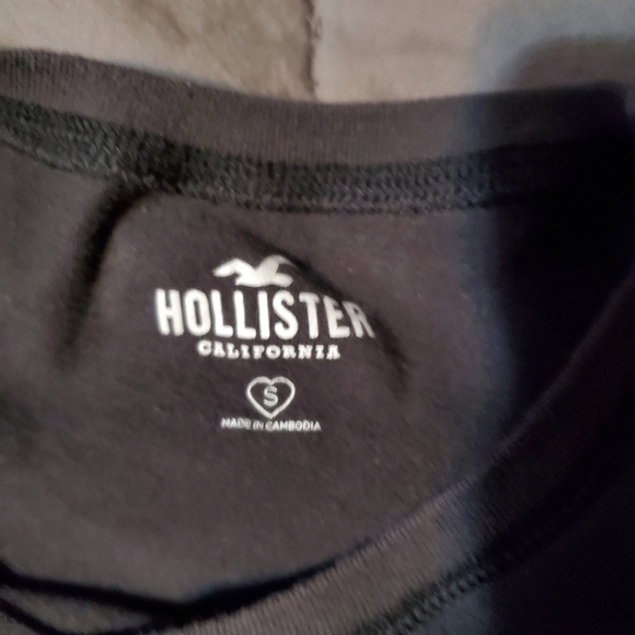 HOLLISTER embroidered floral long sleeve dark gray tee - Picture 3 of 4
